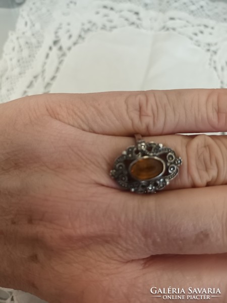 Eladó régi kézműves ezüst gyűrű markazitokkal sárga kristály kővel!