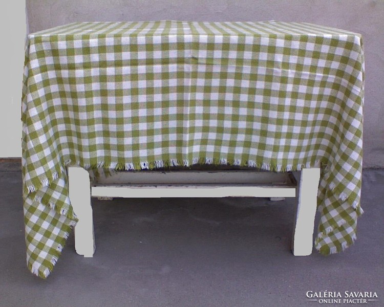Green and white checkered tablecloth 218x123 cm