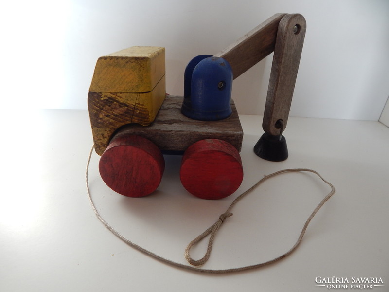 Régi fából készült játék autó