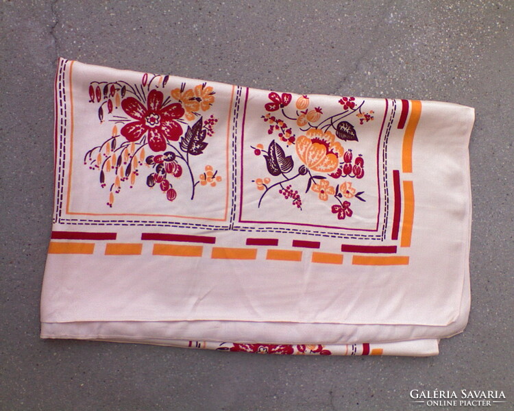 Silk damask floral tablecloth 150x130 cm