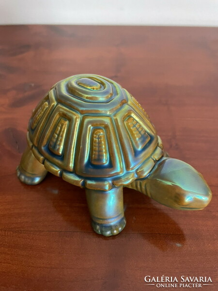 Zsolnay eosinous turtle