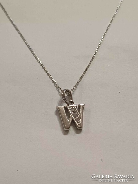 Thin silver chain with pendant