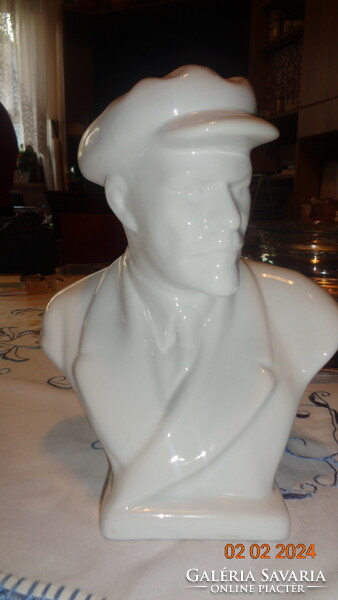 Zsolnay , Lenin  , fehérben , 25 cm