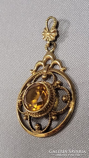 14 K gold pendant with yellow stone 3.25 g