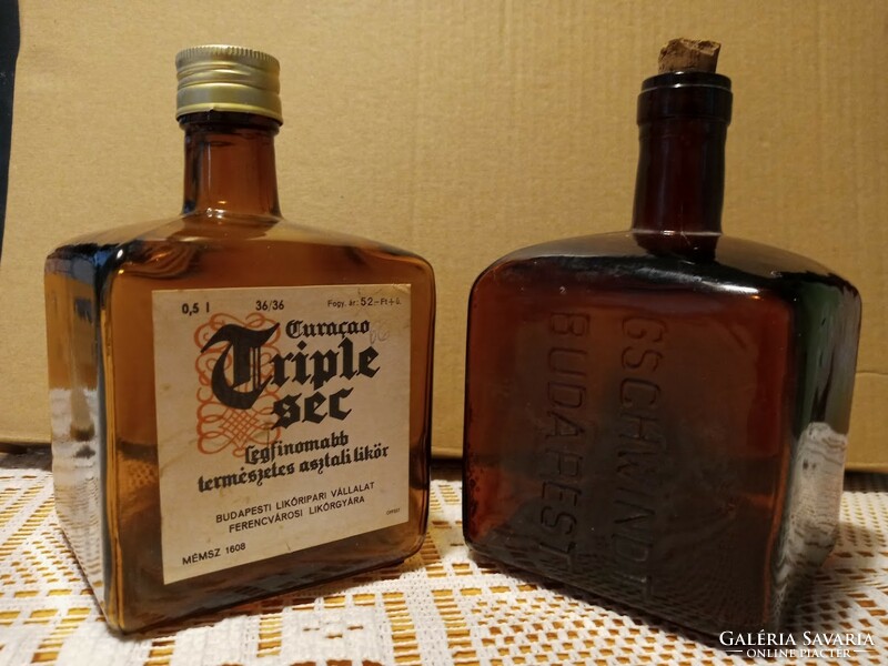 Két különböző régi Triple sec likőrös üveg 0,5 l