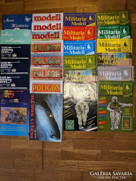 26 db katonai témájú magazin, prospektus - Military