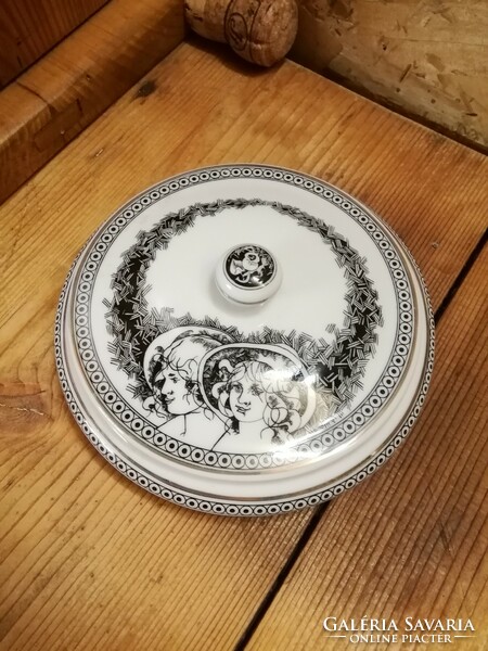 Hollóházi Jurcsák porcelán bonbonier 13 cm