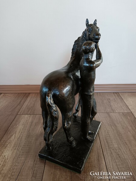 Régi bronzírozott szobor, fiú lóval, Horváth