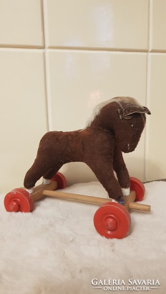 Antik ló figura kerekes játék