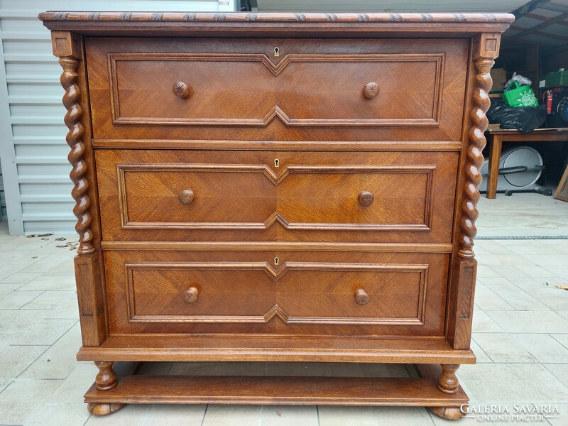 A large 3-drawer colonial dresser for sale. Furniture is beautiful, in like-new condition.