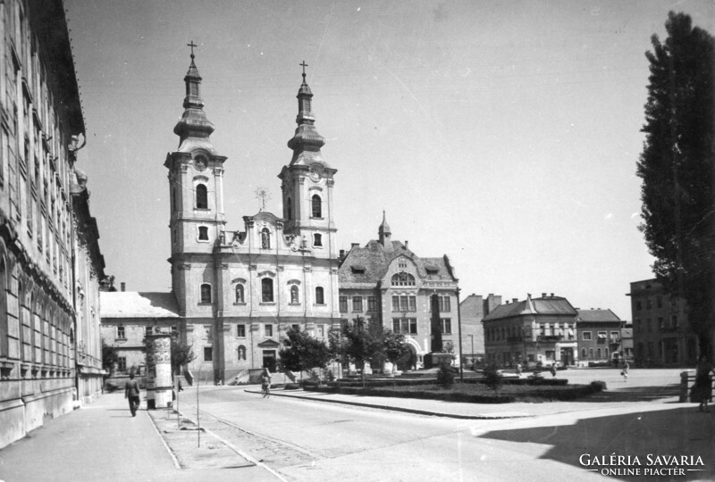 576 --- Running postcard Miskolc - Heroes' Square