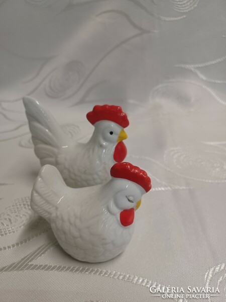 Porcelain rooster and hen spice spreader