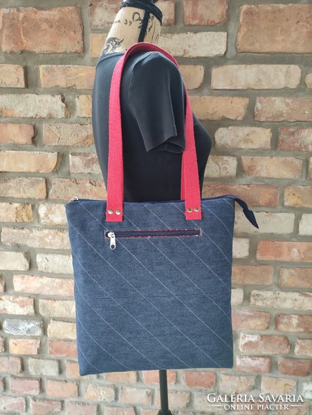 Shopper made of recycled denim