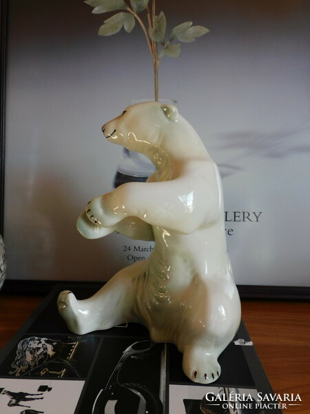 Kispest granite large polar bear figure 23 cm