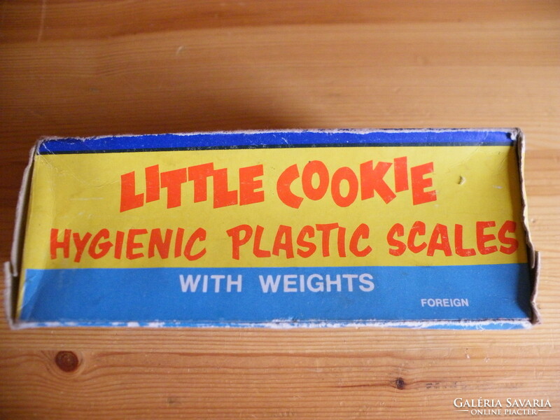 Old retro, children's plastic toy scale - little cookie hygienic - (made in Hungary)