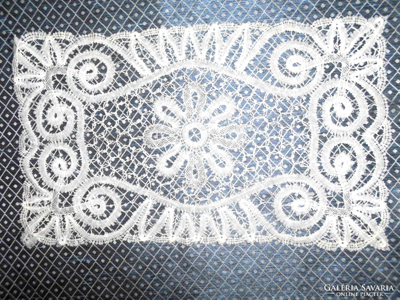 --Genuine, breath-thin, spotless, woven lace tablecloth 47 cm x 28 cm