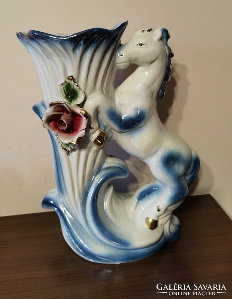 Capodimonte lovas váza, 41 cm
