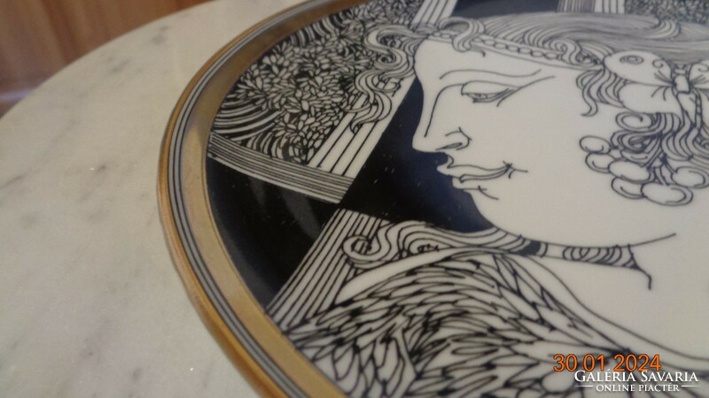 Raven House decorative plate 20 cm
