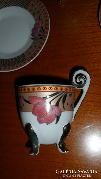 Dúsan aranyozott, kecses lábakon álló Kínai porcelán , 9 darabos kávés -teás szett.