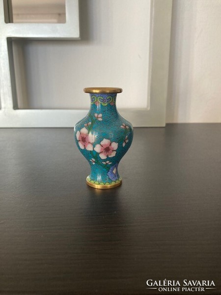 Cloisonné rekeszzománcos váza virágos dekorral