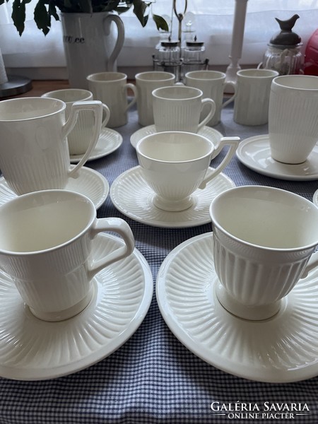 Recamier with a wonderful ear solution - wedgwood edme small mug with ribbed walls, clean lines, cream color