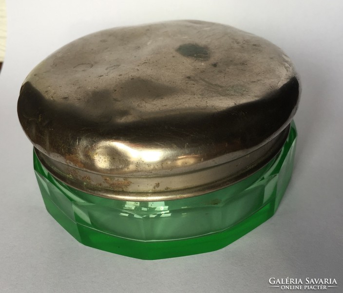 Régi, antik, sokszögletű csiszolású, nagyobb méretű zöld pipere üveg doboz, tégely, illatszer tartó