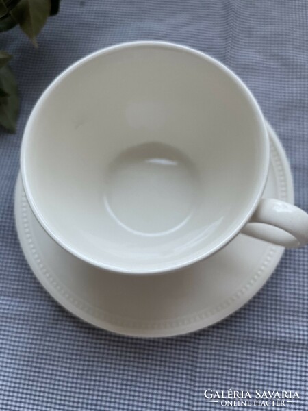 Wedgwood windsor large mug with ribbed walls, clean lines, cream color