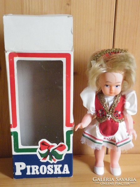 Piroska baba eredeti dobozában 22cm - made in Hungary -