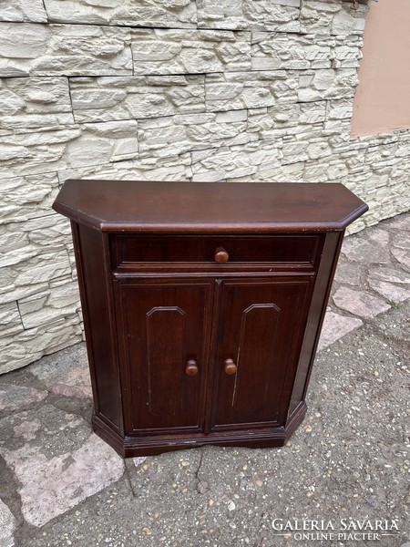 Cabinet for sale bp.17. In the district