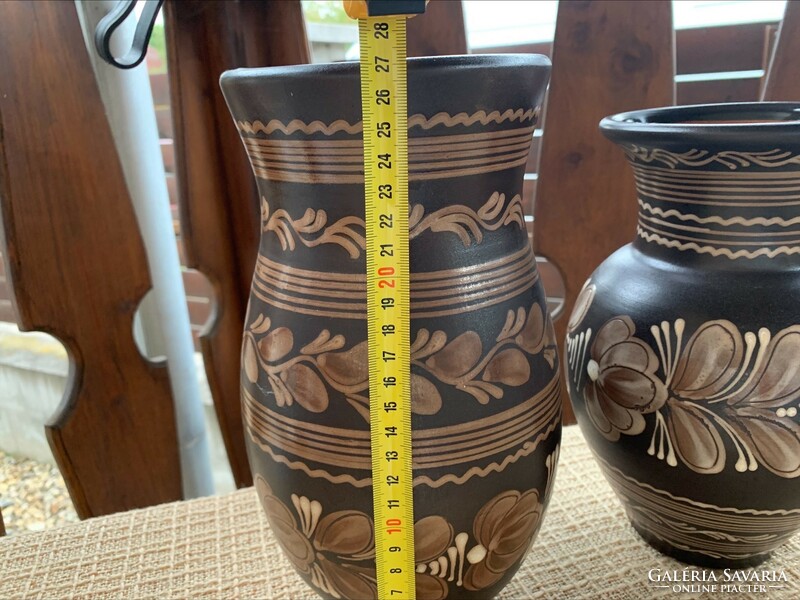 Hódmezővásárhelyi váza, nagyméret, 28 illetve 25 cm. 3900/db.