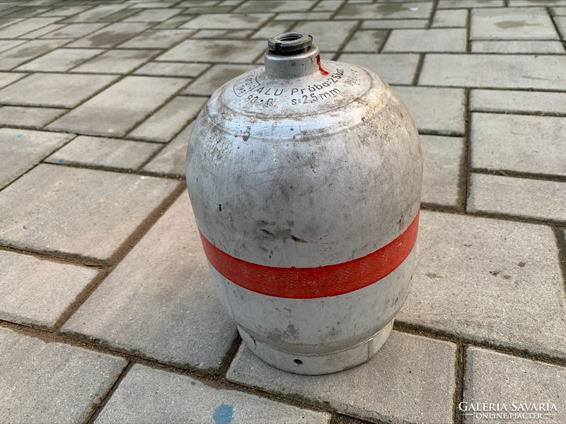 Retro tourist gas bottle, aluminum 2 kg. 4.67 liters, approx. There is a quarter of gas, gas bottle