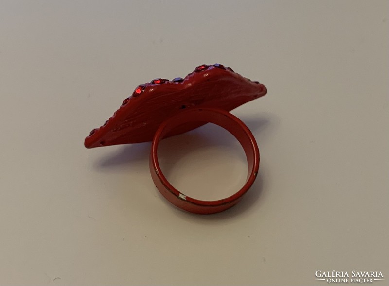 Óriási extravagáns piros száj ajkak csók köves állítható koktélgyűrű koktél gyűrű 3,5 cm-es fejjel