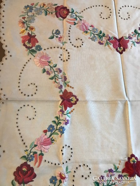 Very beautiful, hand-embroidered Hungarian tablecloth. Slinged. Size: 75x80 cm