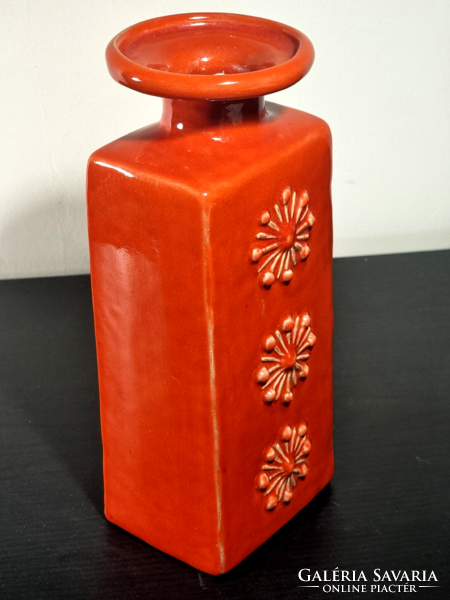 Rare sticker thun bozen vintage red glazed ceramic floral vase with flowers.