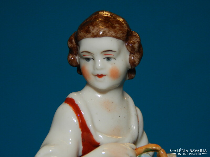 Nápoly, 1800-as évek csipkeruhás porcelán figura, csipke hibákkal