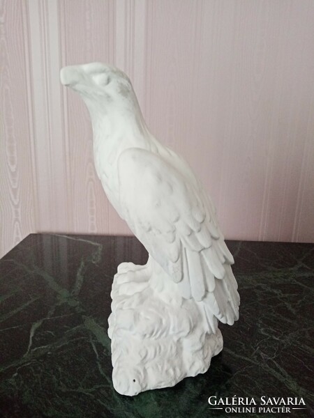 Hibátlan fehér gipsz madár - szobor - 24 cm magas  ---  film , szíinház kellék