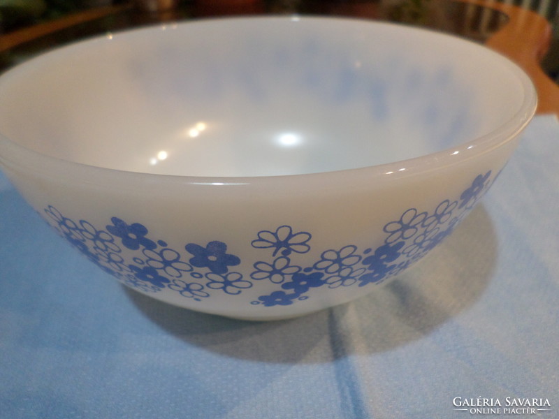 Brazilian Jena milk glass bowl with flower pattern, very nice condition