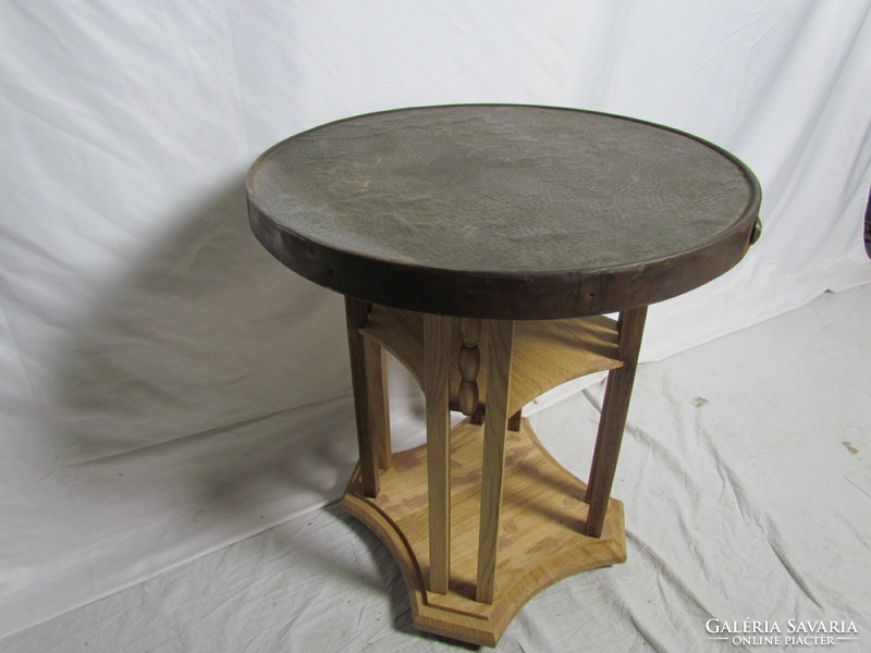 Antique Art Nouveau round table (polished, restored)