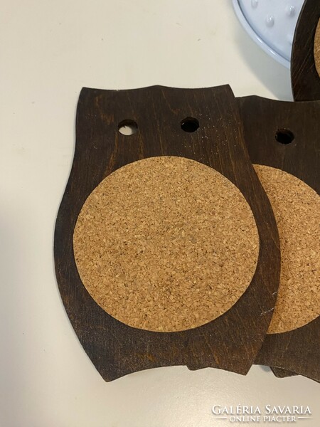 6 owl-shaped wooden coasters with cork inserts, 13.5x9.5 cm