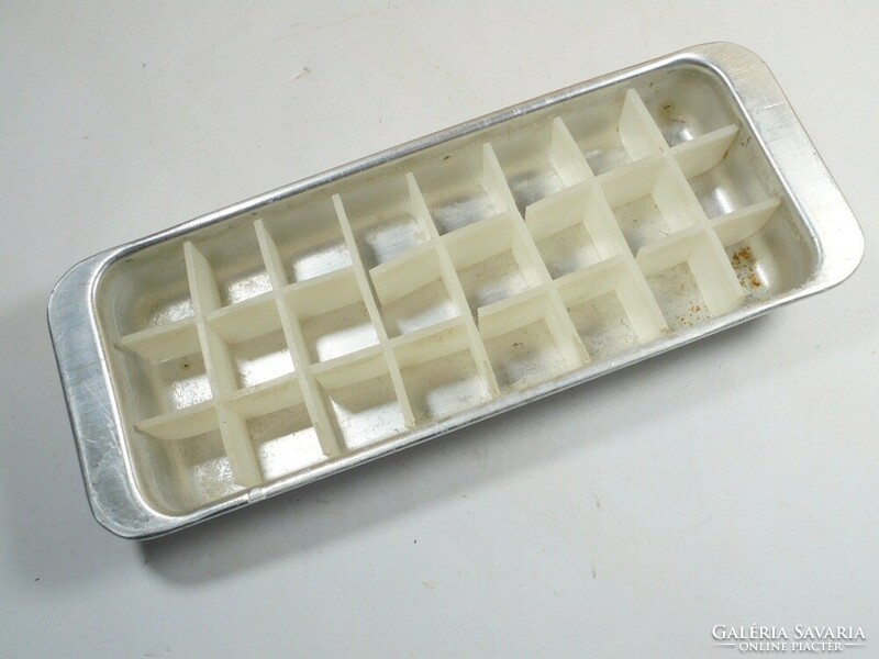 Retro fém alu alumínium műanyag jégtartó jég hűtő hűtőszekrény jégkocka konyhai -1970-80-as évek