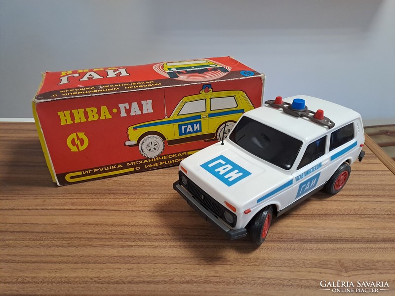 Lada NIVA lendkerekes szovjet játék autó eredeti dobozzal