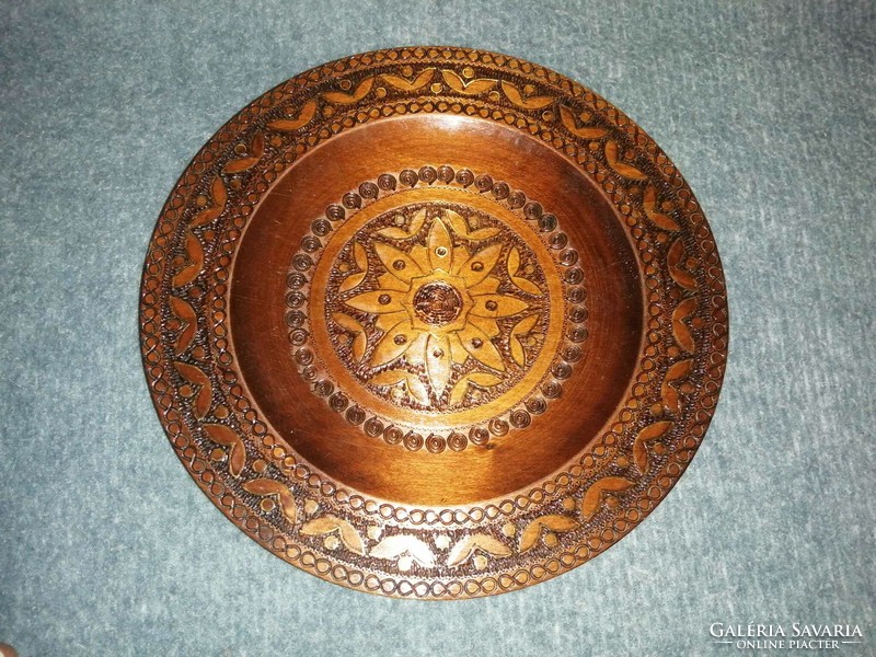 Decorative wooden wall plate, dia. 24.5 cm (a8)