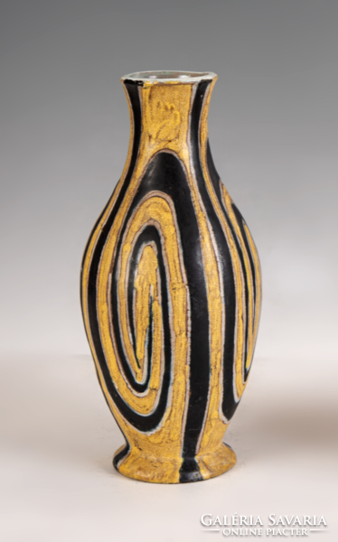Gorka Lívia - Váza fekete-sárga dekorral