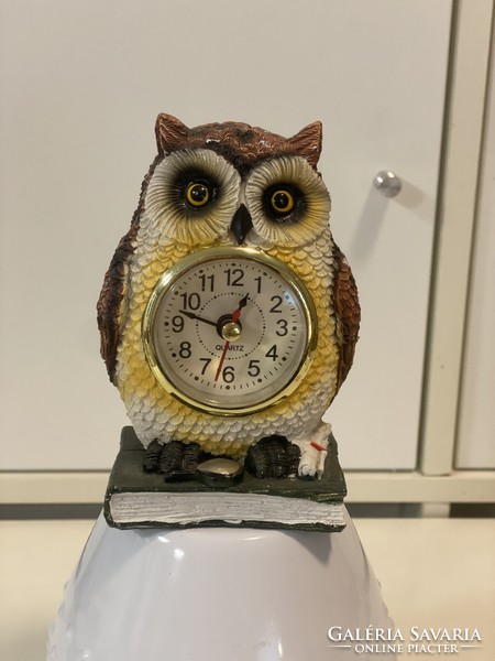 Owl-shaped resin quartz clock new 13 cm from the owl collection
