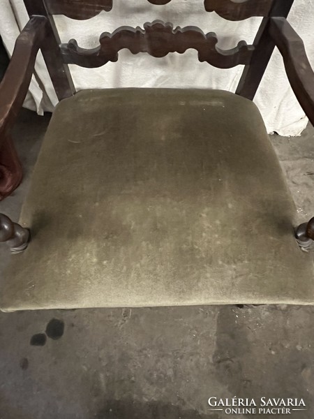 Antique armchair, in good condition, 84 x 60 x 66 cm. 9074