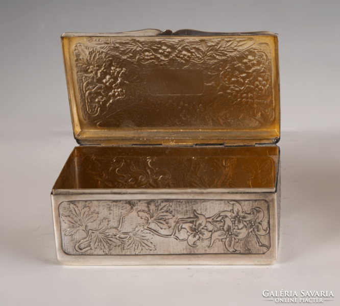 Silver box with floral decoration