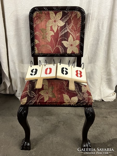 Oroszlán lábas antik szék, újra kárpitozva, 93 x 48 x 48 cm-es. 9068