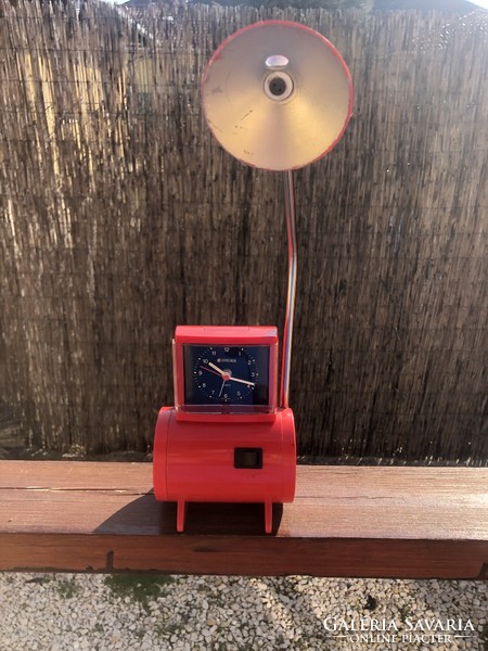 Retro table clock lamp