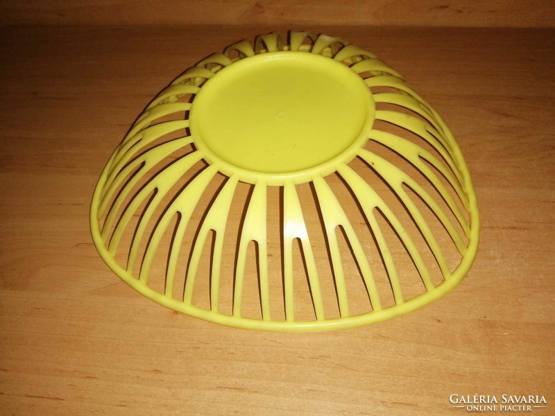 Retro yellow plastic fruit or bread basket (6p)
