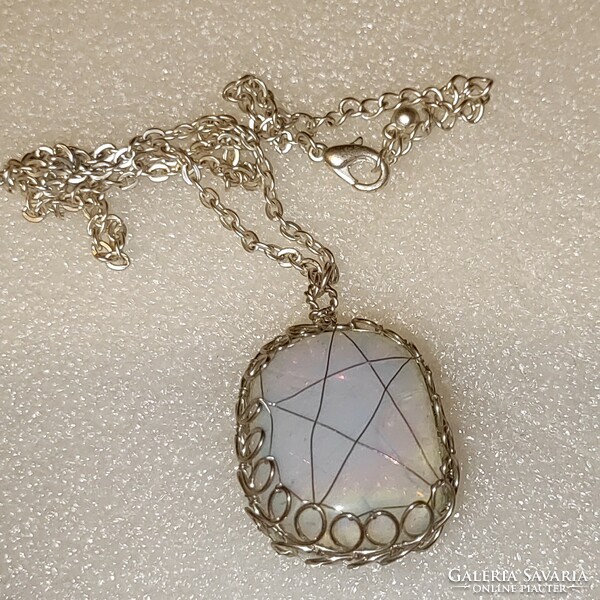 Gyönyörű opalit üveg medálos nyaklánc 45cm